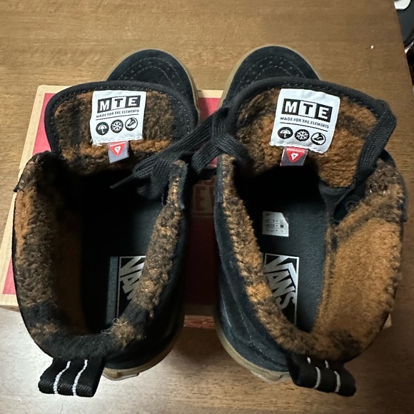 Women’s Vans MTE shoes - Picture 3 of 8